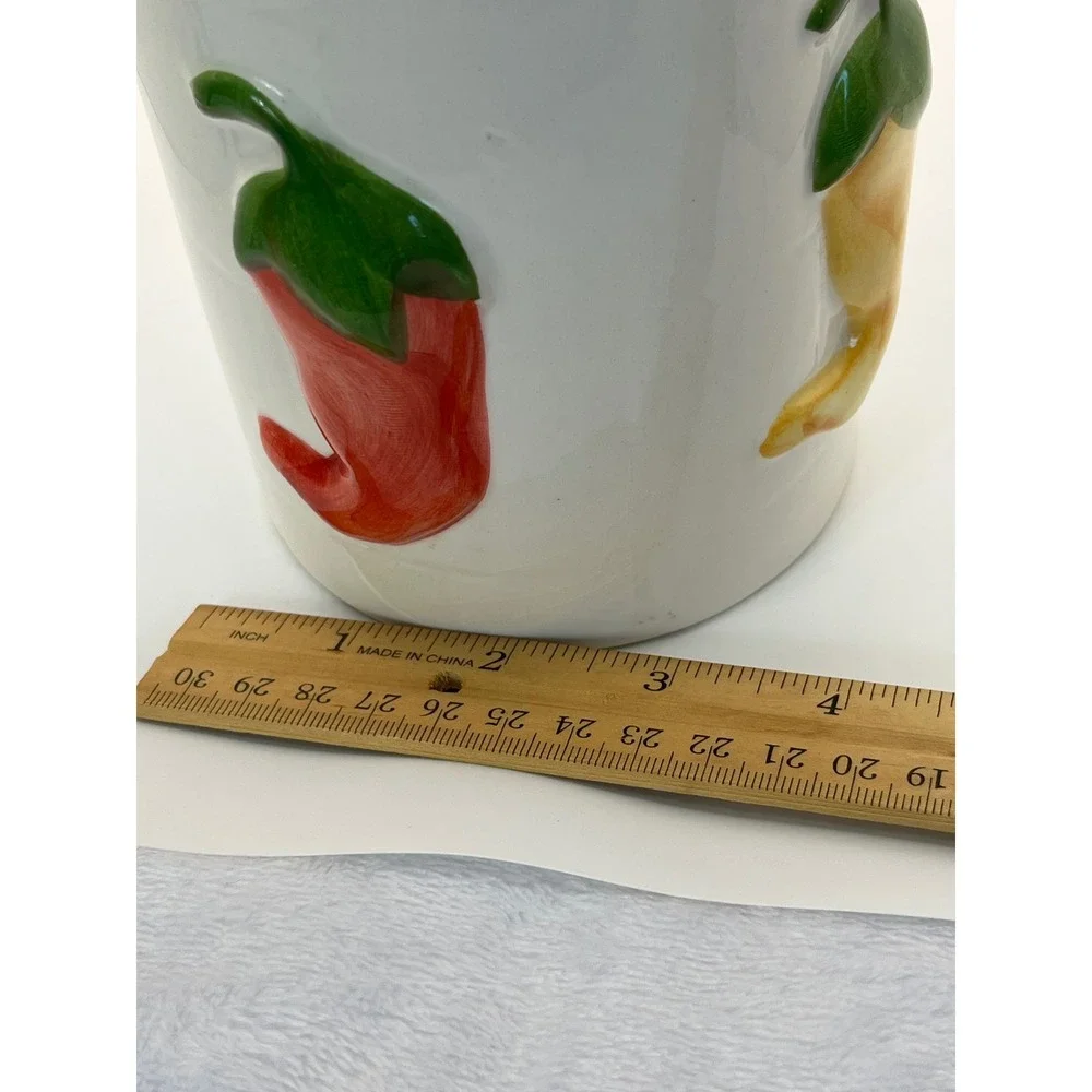 Sap trading co, Chili Pepper Kitchen Canister 3D Raised Relief White Jar 7in vnt